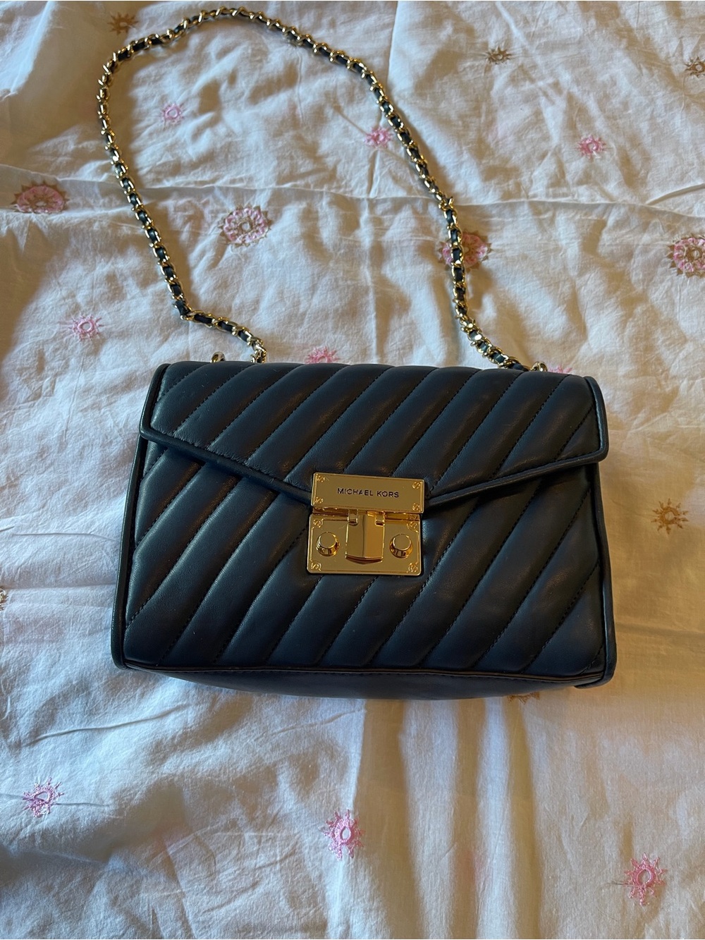 Michael Kors Leather Quilted Shoulder/crossbody Bag with Gold Hardware - Picture 2 of 16